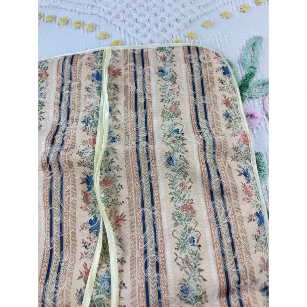 Vintage Floral Tapestry Roll Up Travel Jewelry Cosmetic Organizer Case Cream